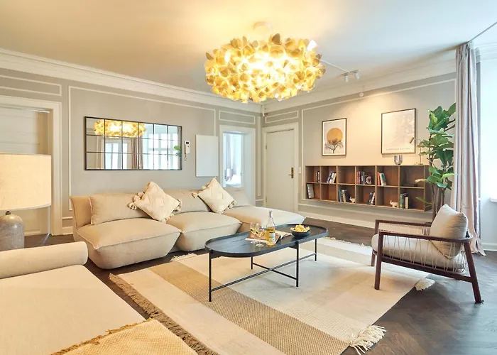 Stylish Spacious W 3Br In City