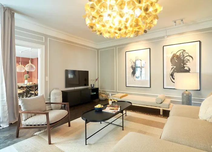 Stylish Spacious W 3Br In City