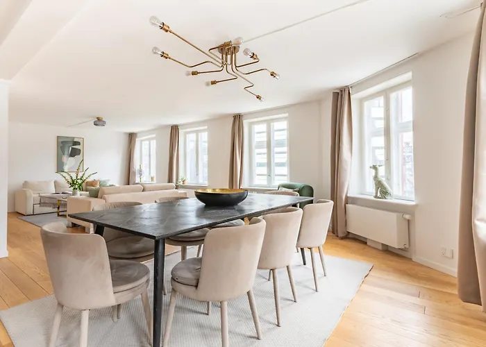 Regent 7 - Large 3 Bdr Apt With Balcony In City Centre